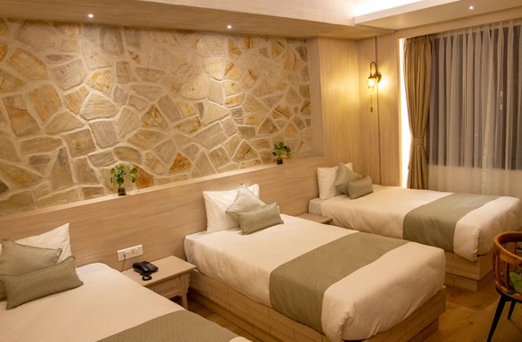 triple bed deluxe room